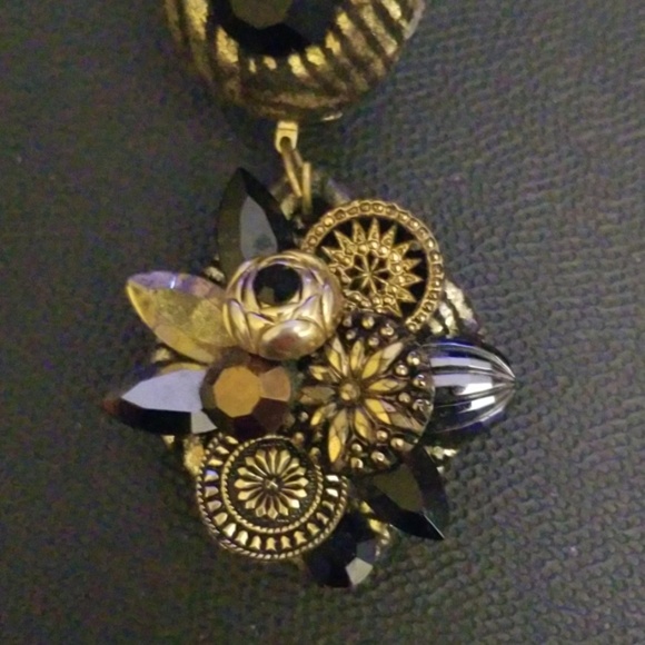 Clip on earrings - Picture 2 of 3